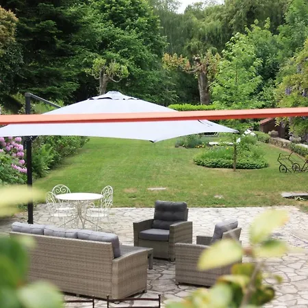 Alojamento de Acomodação e Pequeno-almoço Un Jardin Secret
