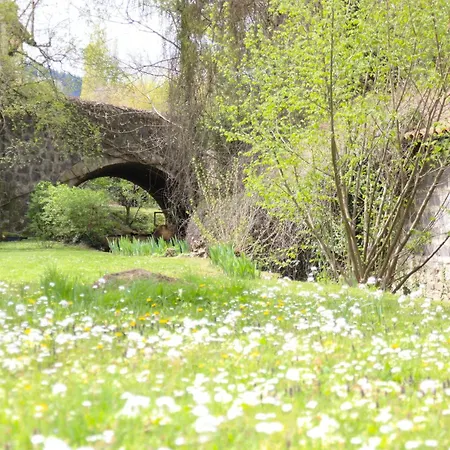 Un Jardin Secret Alojamento de Acomodação e Pequeno-almoço Yzeron